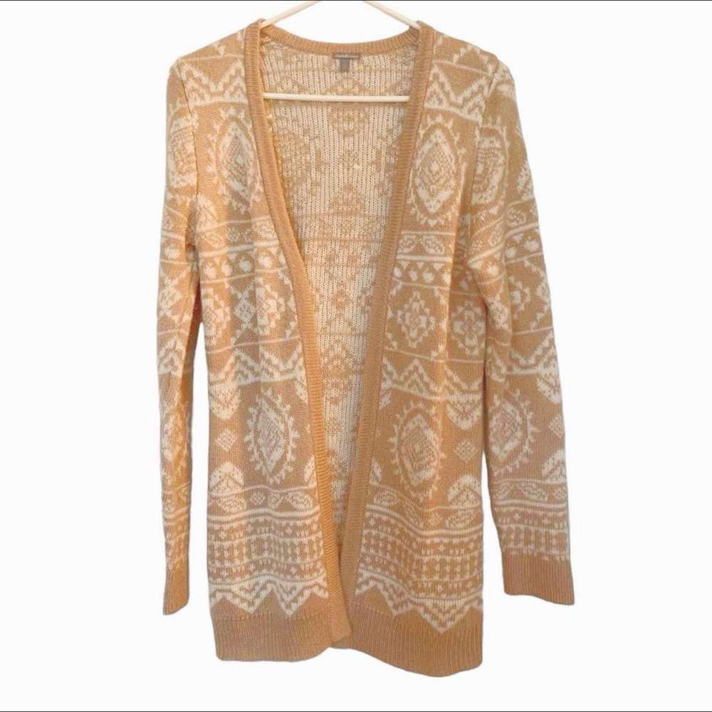 Women's Nude Tan and White Patterned Sweater